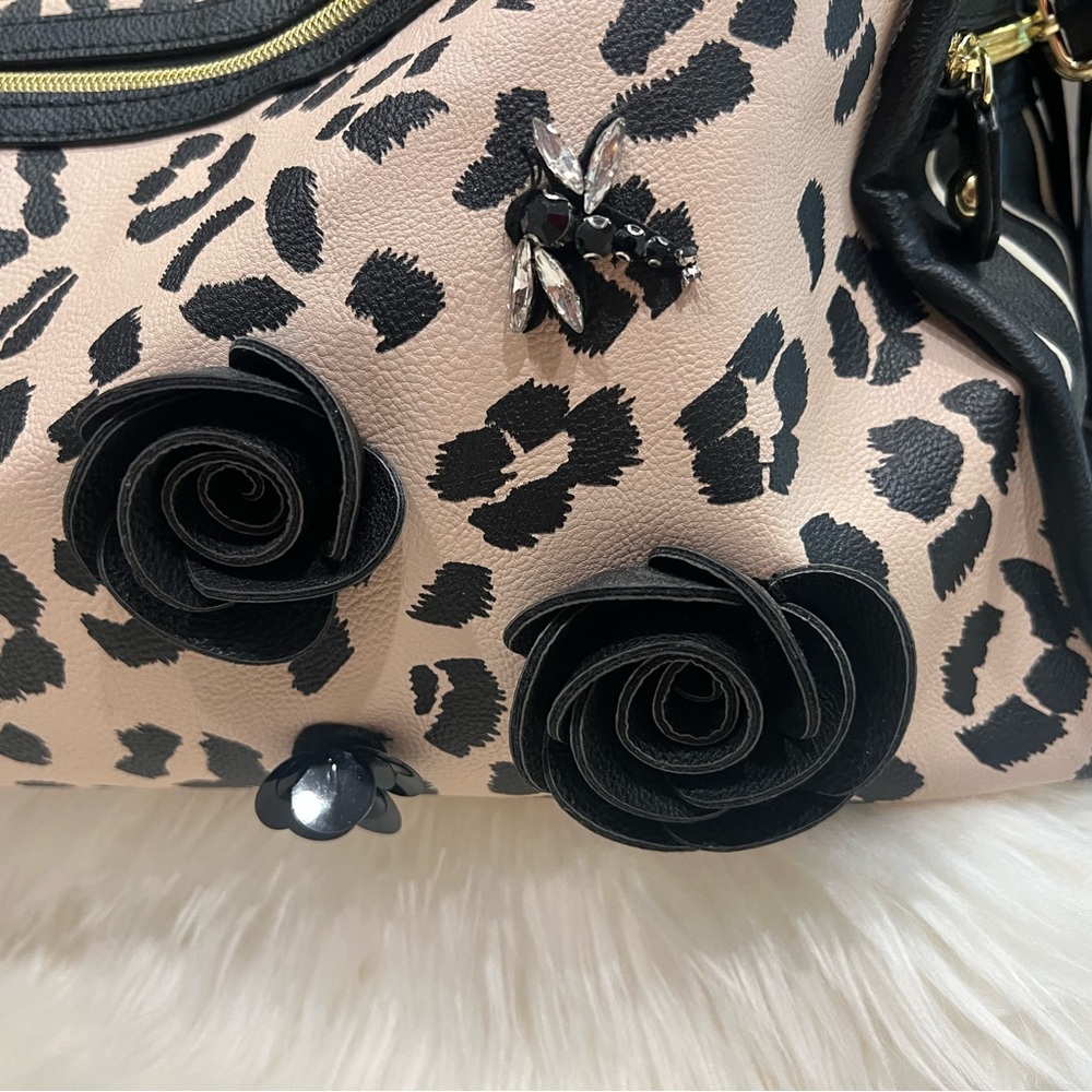 Betsey Johnson Cheetah Overnight Bag - Picture 4 of 8